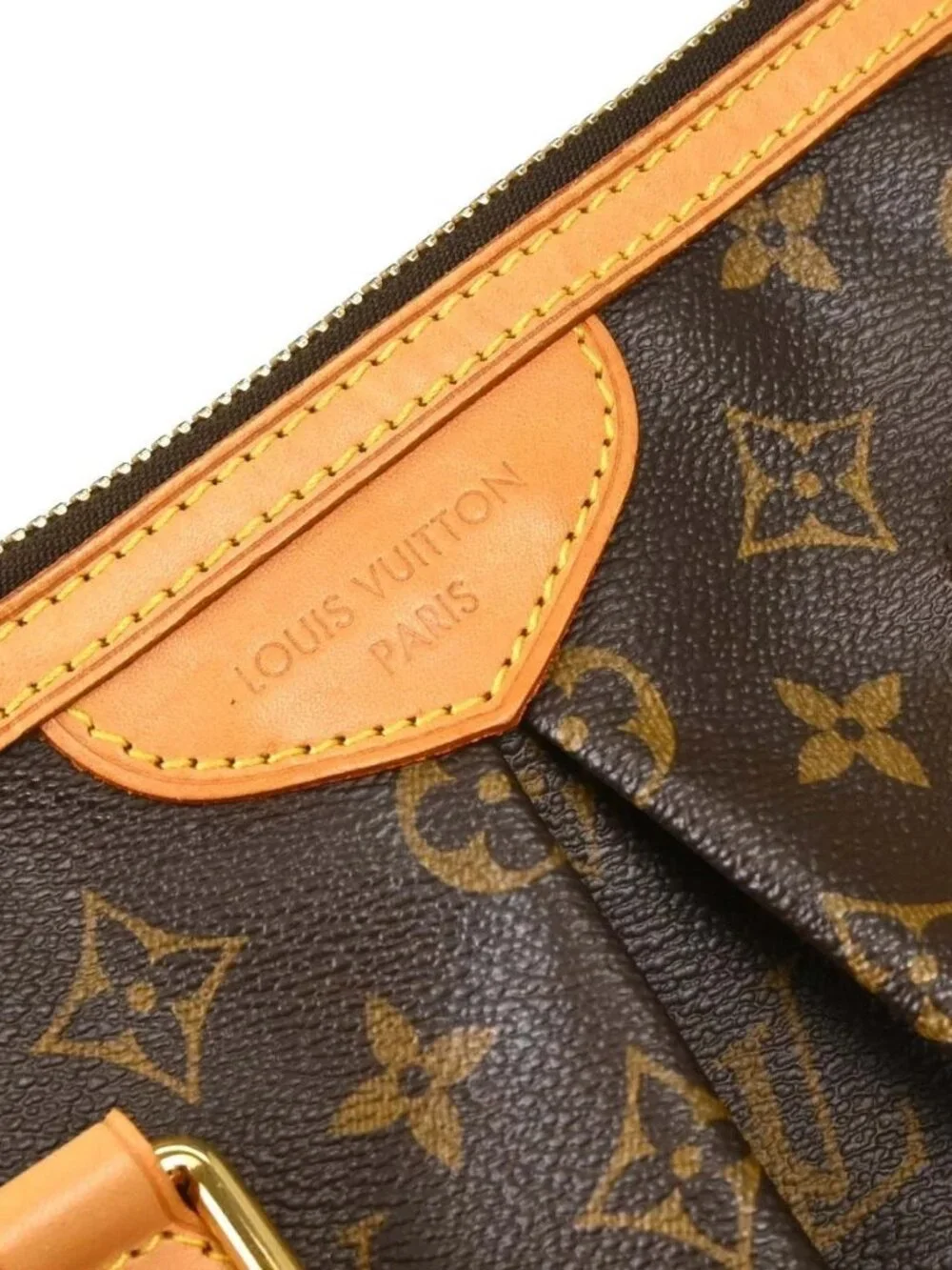 Louis Vuitton outside 	ab